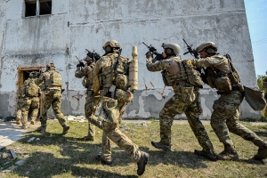 Hungarian SOF with SlingShot manpack system