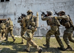 Hungarian SOF with SlingShot manpack system